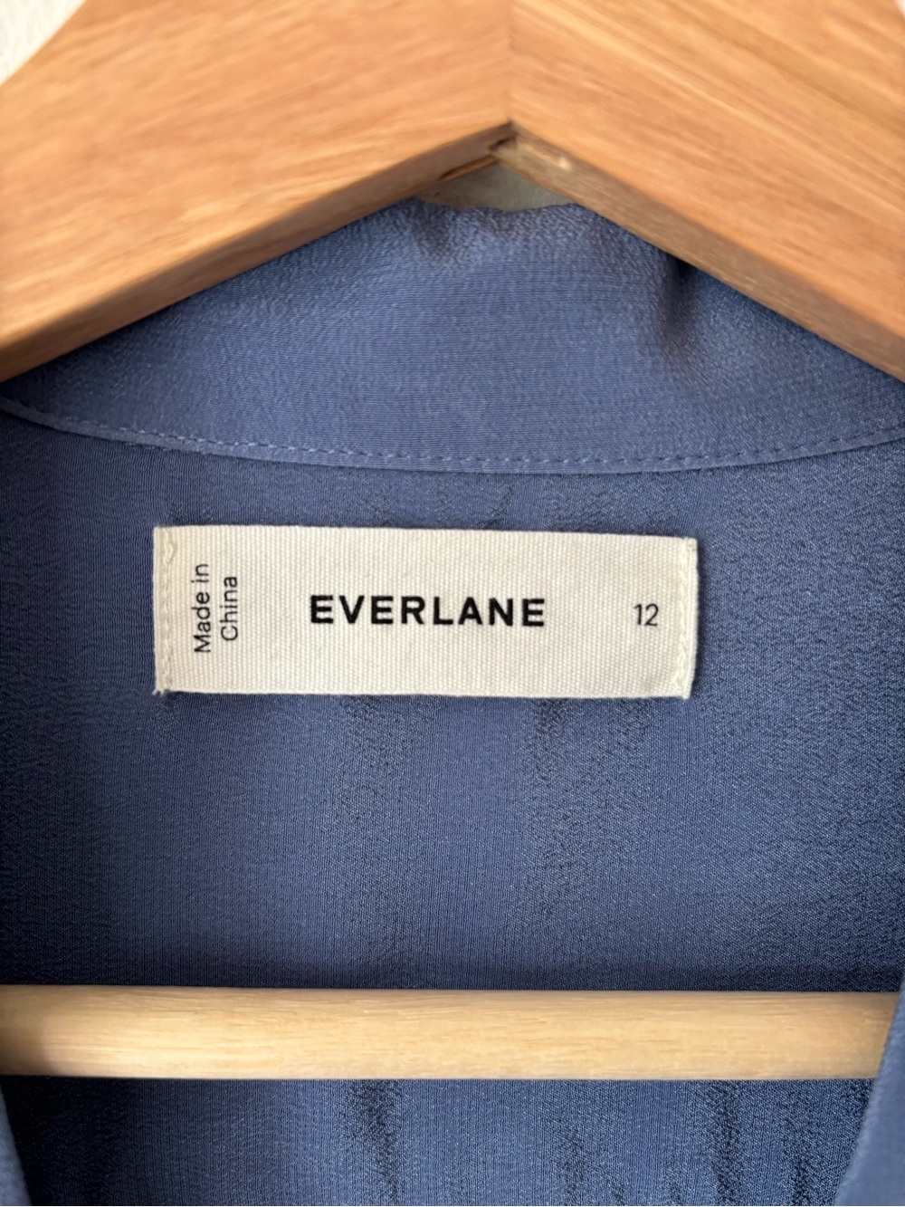 Everlane Notch Short-Sleeve Button-Down Shirt in Slate Blue - Picture 4 of 8